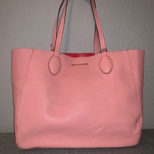 AUTHENTIC *MICHAEL KORS* REVERSIBLE MAE w/Wristlet